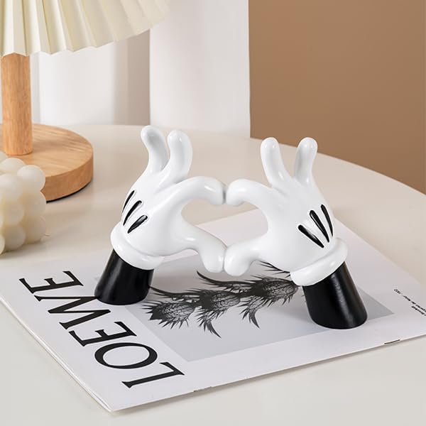 FelyHos Cartoon Heart Hands Resin Statue Modern Home Decor