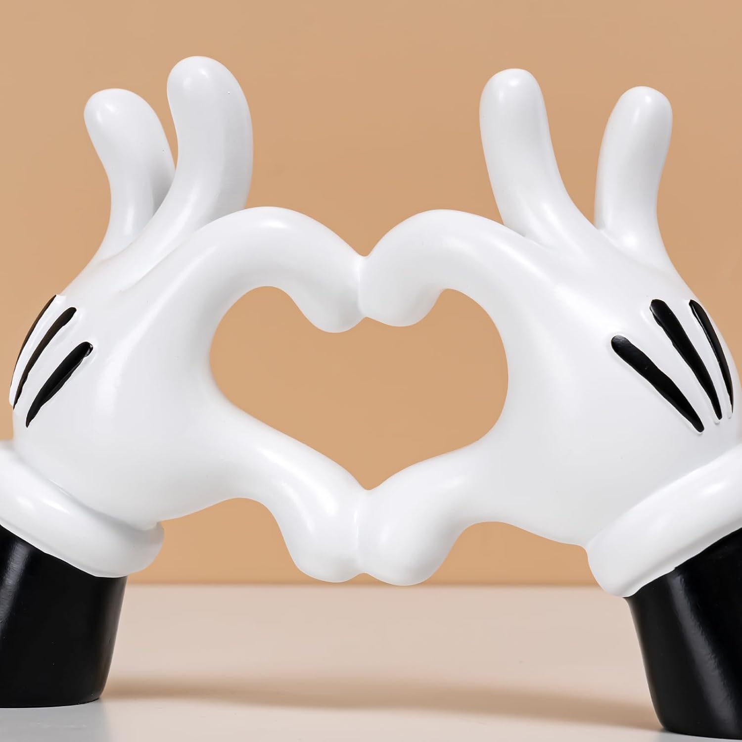 FelyHos Cartoon Heart Hands Resin Statue Modern Home Decor