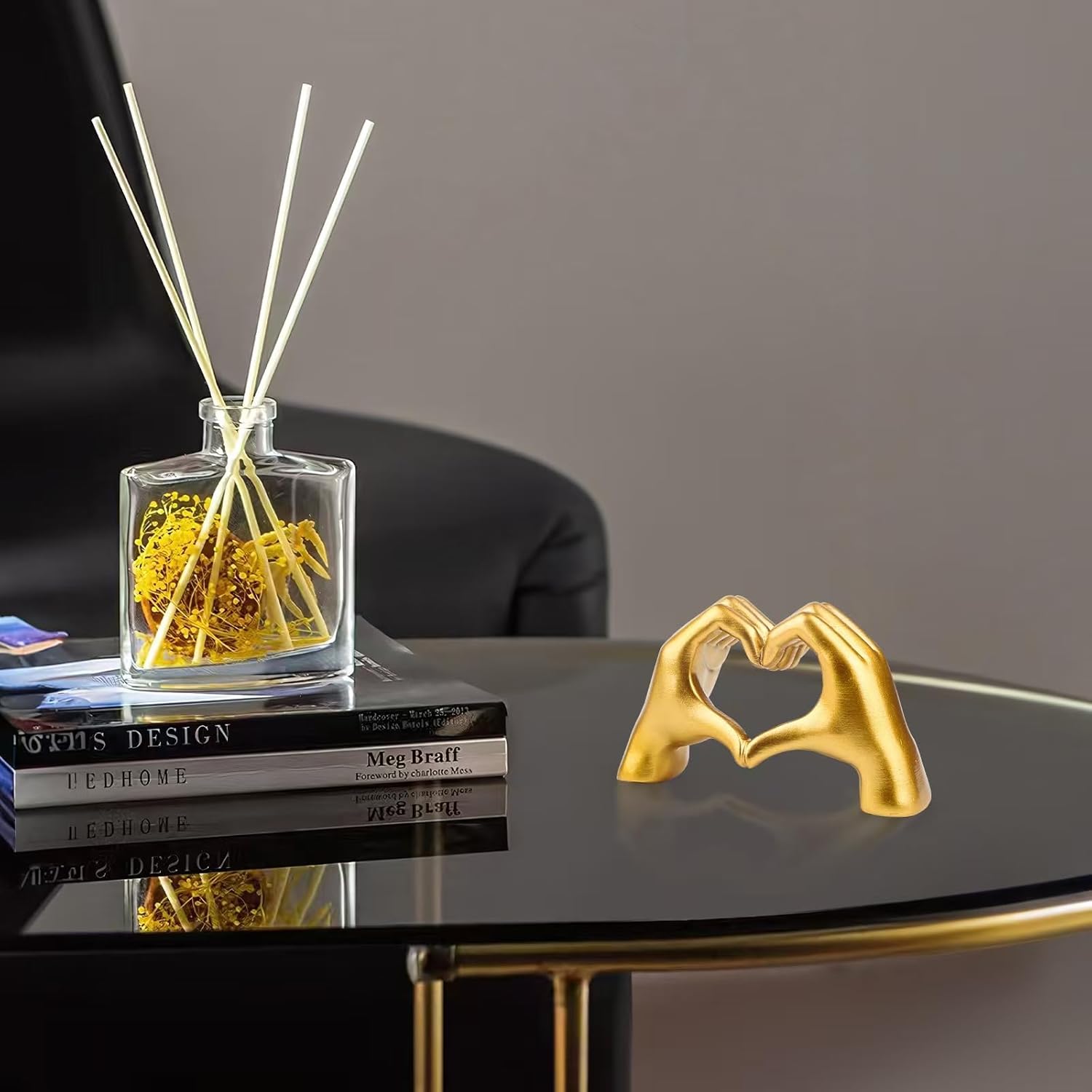 BUBUHSHM Resin Hand Heart Sculpture