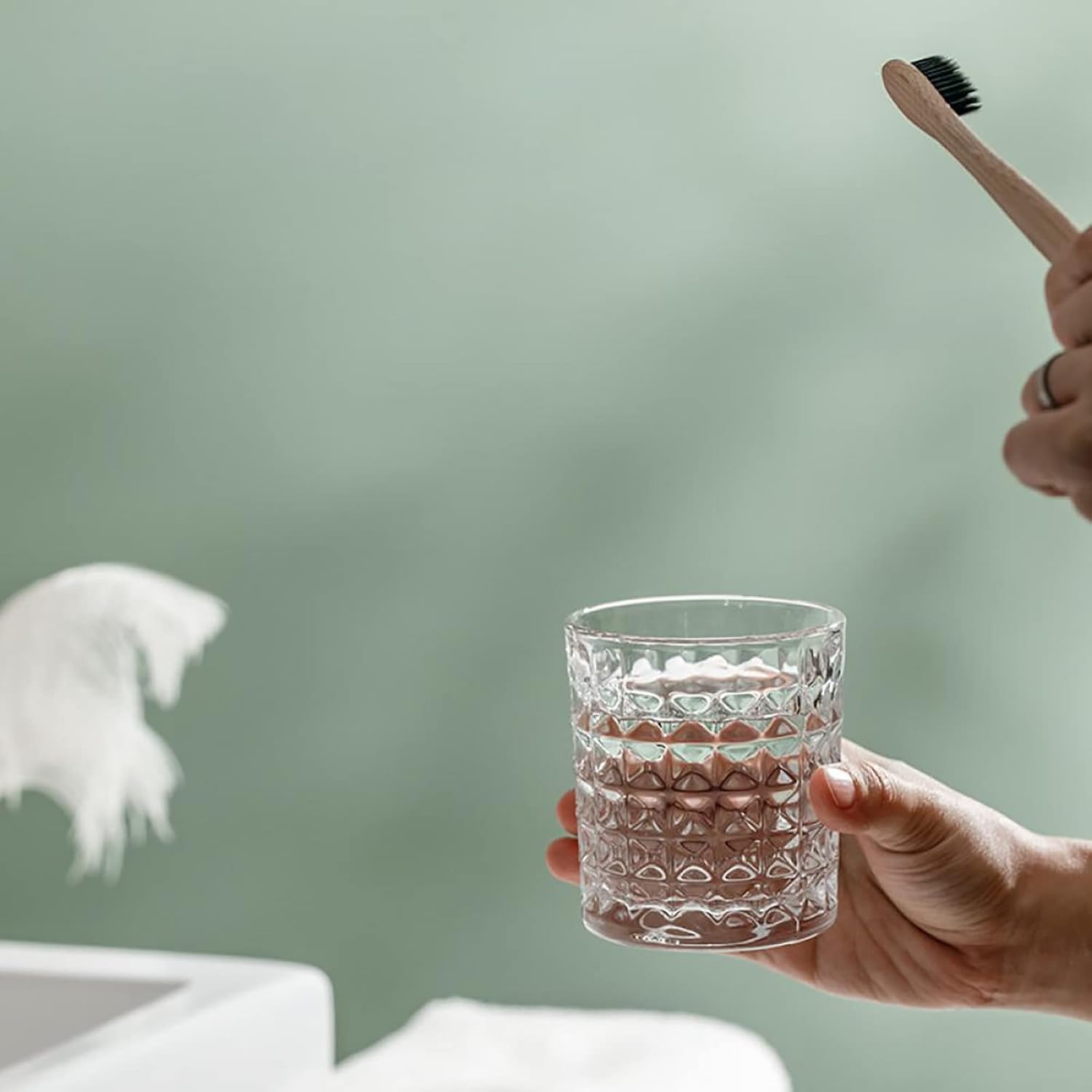 Gaolinci 2 Pcs Diamond Embossed Clear Glass Mouthwash Cups