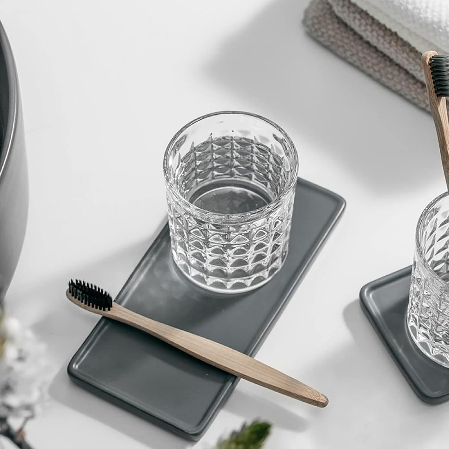 Gaolinci 2 Pcs Diamond Embossed Clear Glass Mouthwash Cups