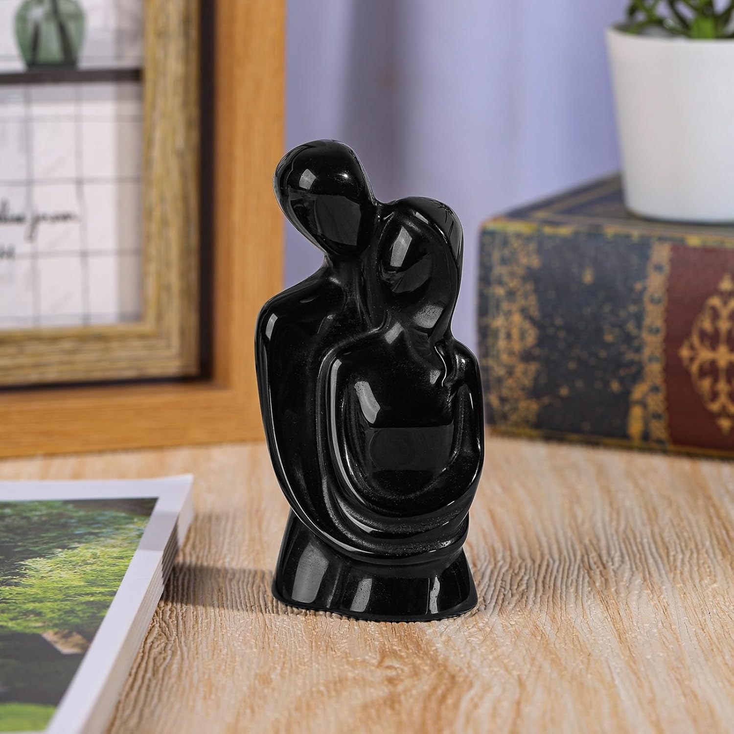 Sportmusies Black Obsidian Romantic Couple Sculpture 1