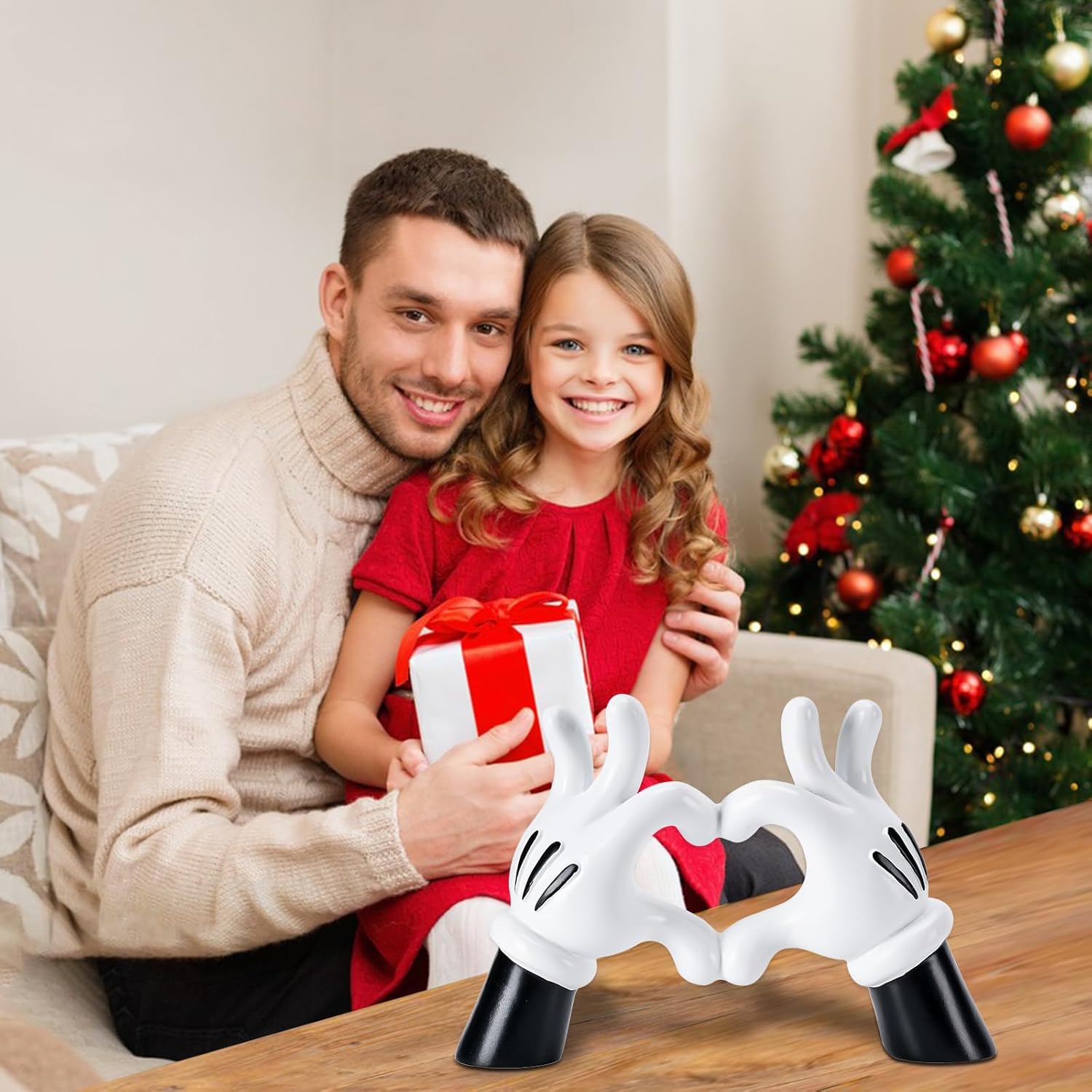 FelyHos Cartoon Heart Hands Resin Statue Modern Home Decor