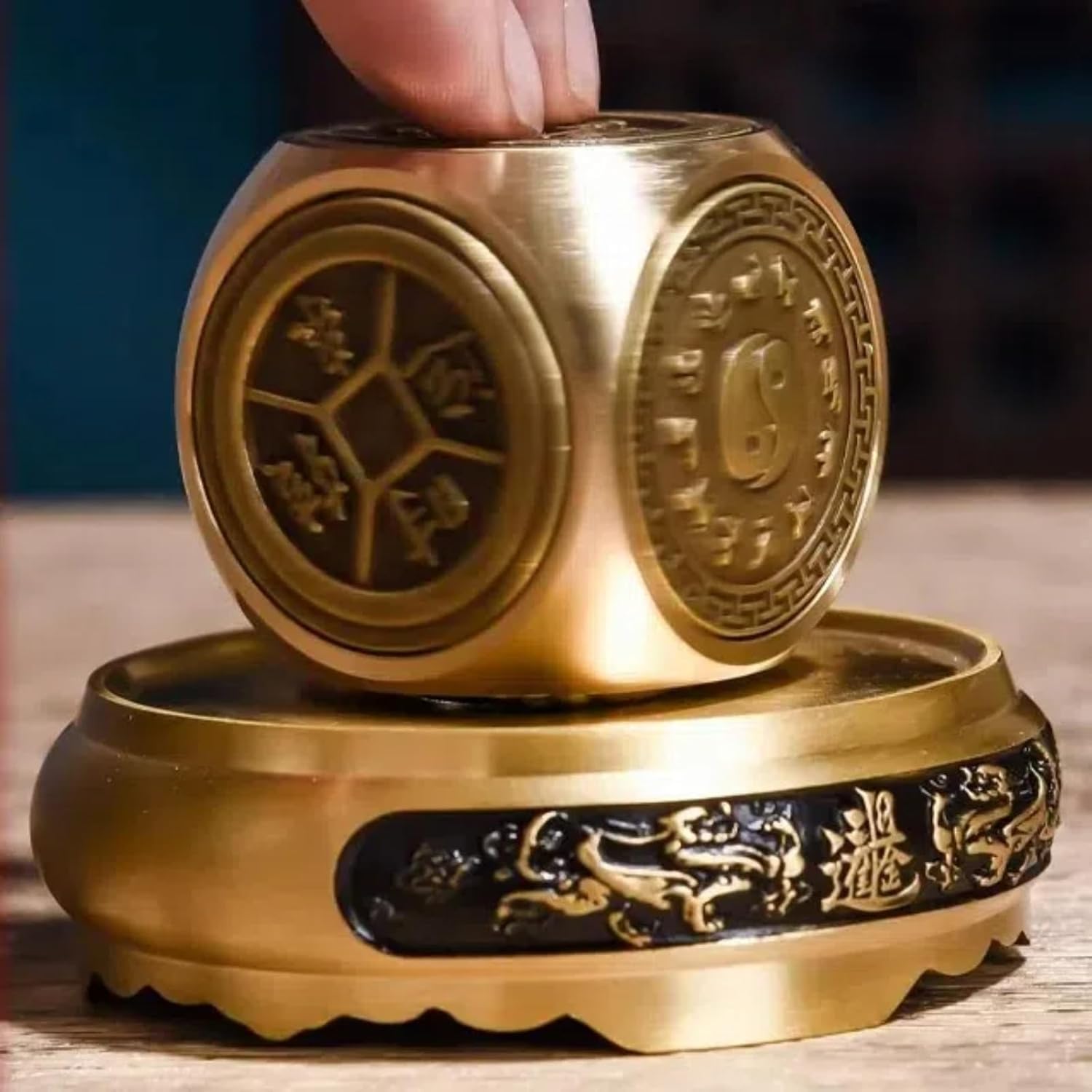 YUERVIEW Chinese Brass Feng Shui Ornament with Rotatable Pixiu Base