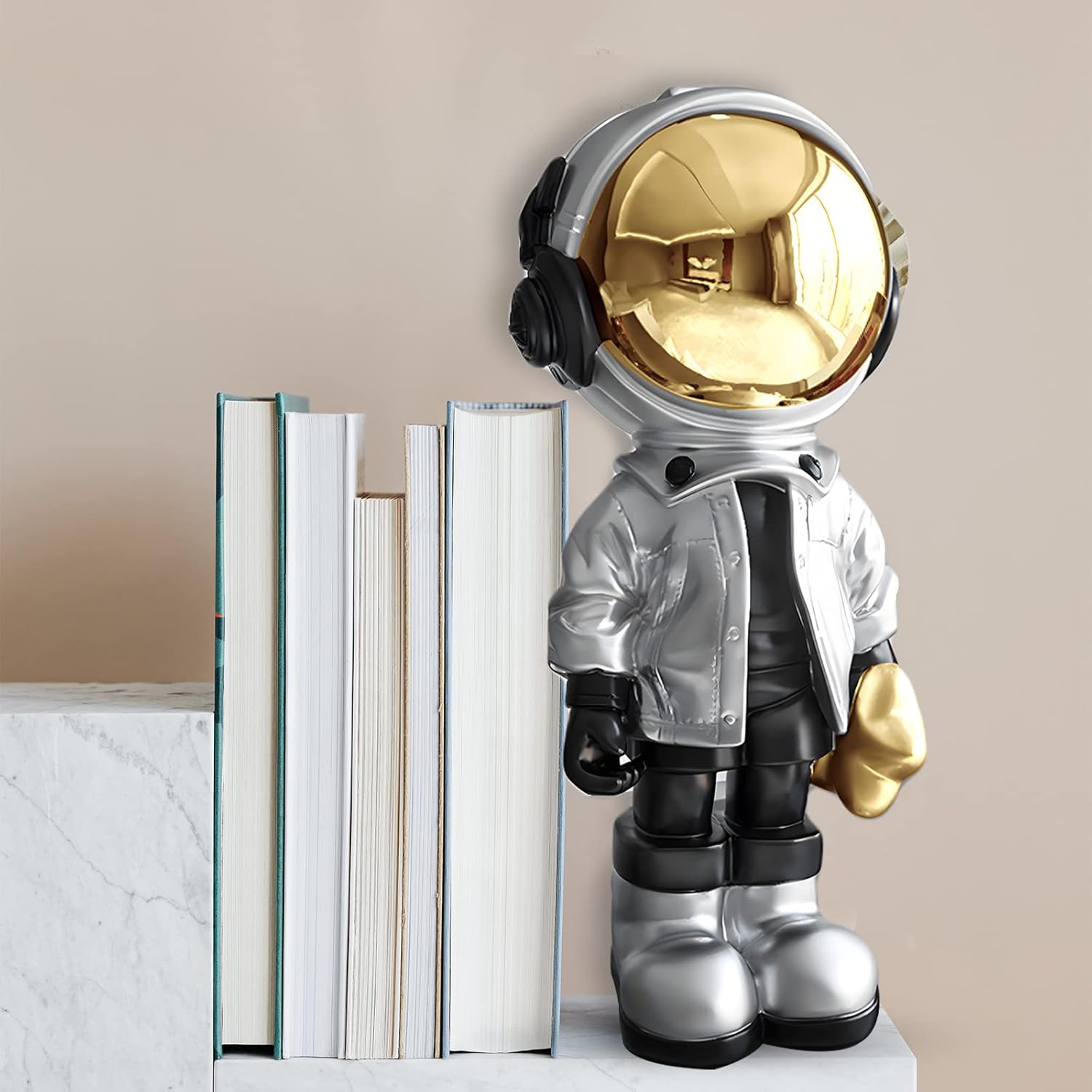 EZ4ENCE Figurine Statue Astronaut Sculpture Spaceman Decor