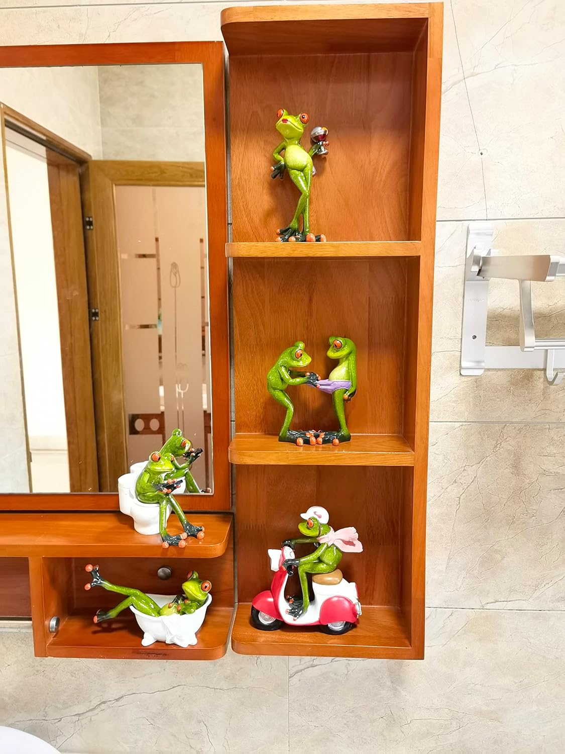 VVGIFTS Cute Green Resin Frog Statue Decoration
