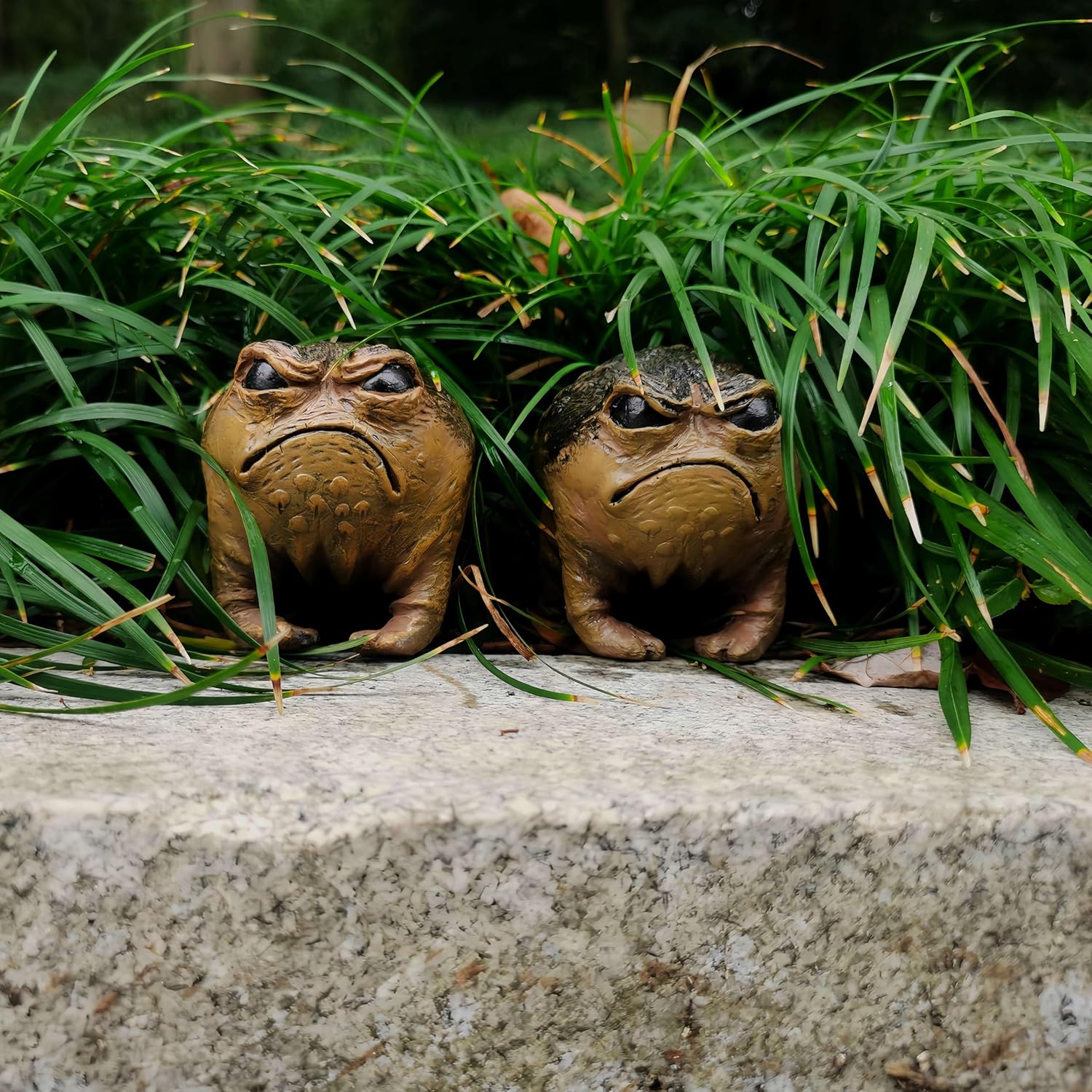 Grumpy Frog Toad Statue Outdoor Garden Decor