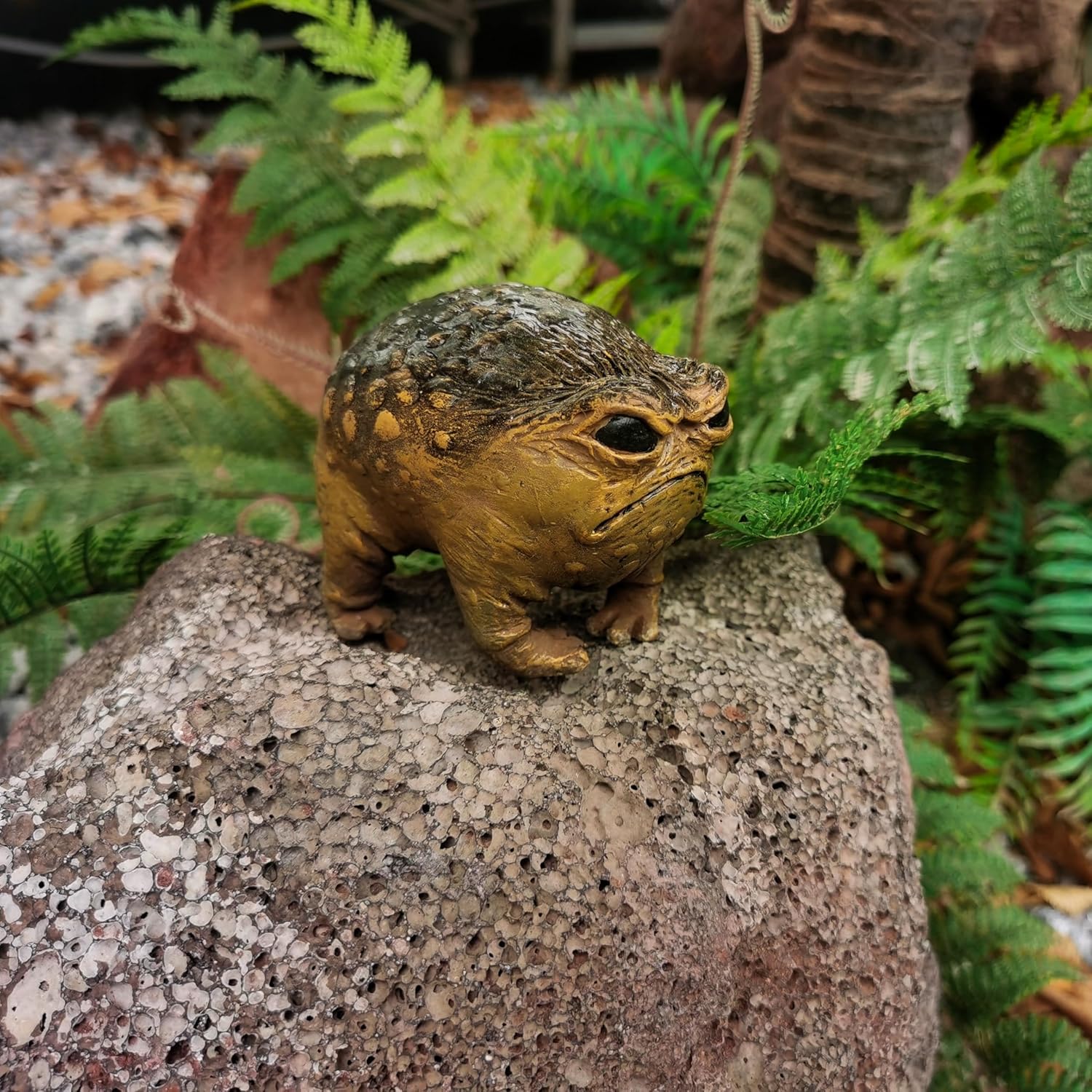 Grumpy Frog Toad Statue Outdoor Garden Decor